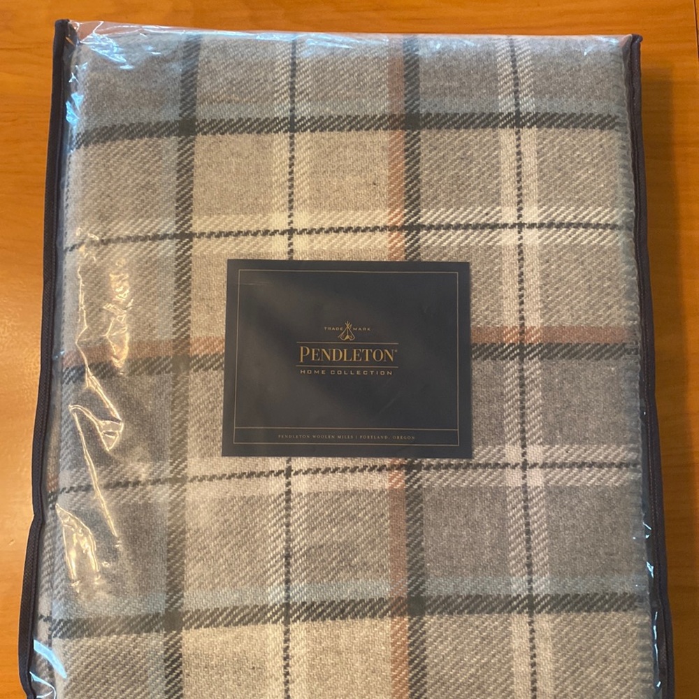 Pendleton blanket 66”x 96” gray / blue